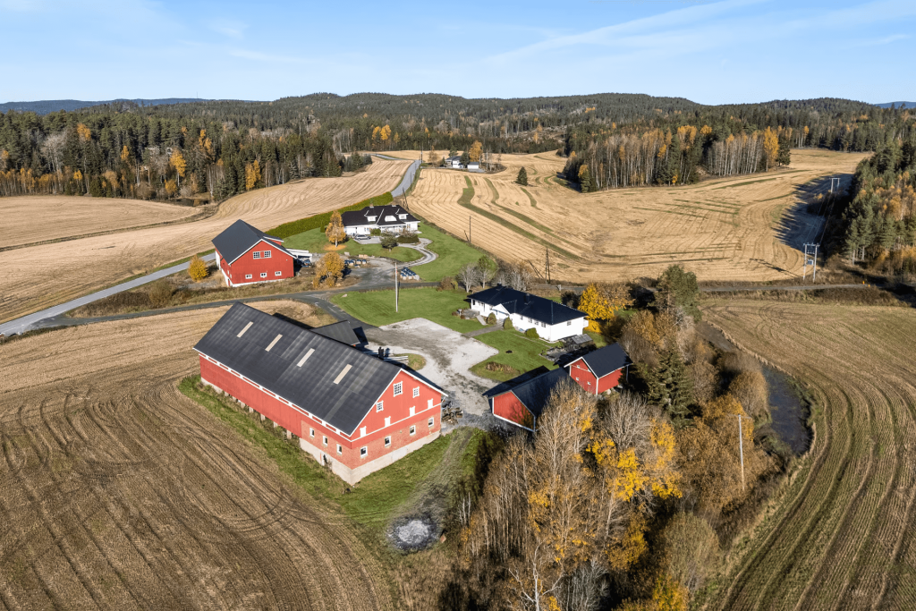 Da Stian skulle hjelpe foreldrene med å selge familiegården i Trøgstad, falt valget på Tegneby & Grønnerød Landbruksmegling.