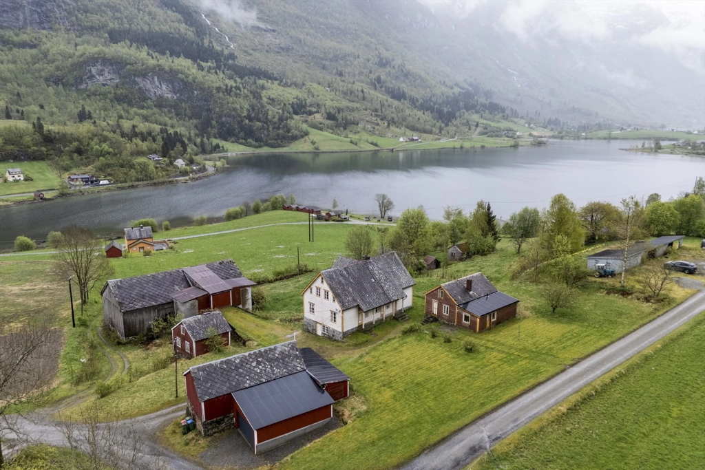 Løken gård i Olden